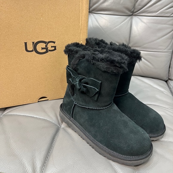 UGG Boots Kids Girls Size 3 Daelynn NEW Boot Black Suede - Picture 1 of 7